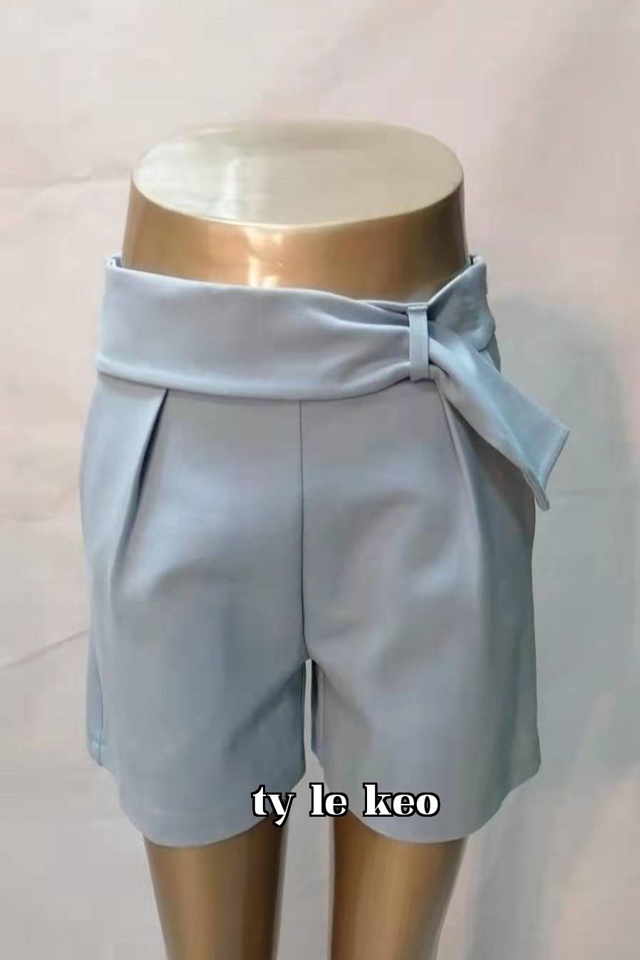 Quần dài màu xanh lam